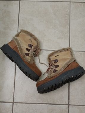 Vintage Y2K Chunky Skechers Platform Boots Brown Fur Lace Up Women's Size 7.5
